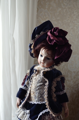 刺繍の庭園と人形たち ビスクドールを作っている矢倉奈津子と刺繍作家